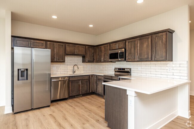 4BR, 3BA - 2.400 pies cuadrados - Platinum Pointe Townhomes