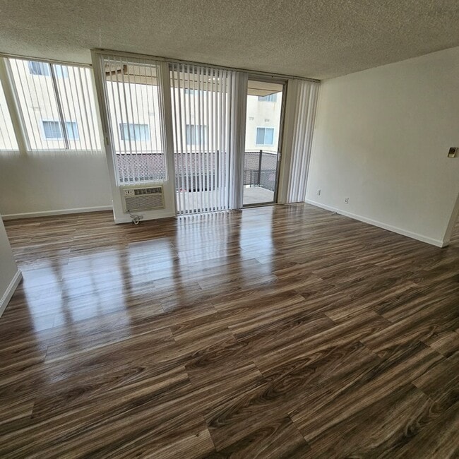 Building Photo - Balboa Palms Apartments