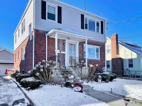 Building Photo - 155 King St