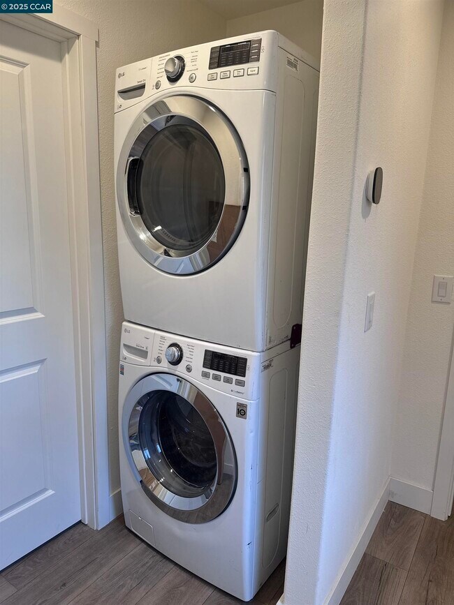 Building Photo - 507 Locust St