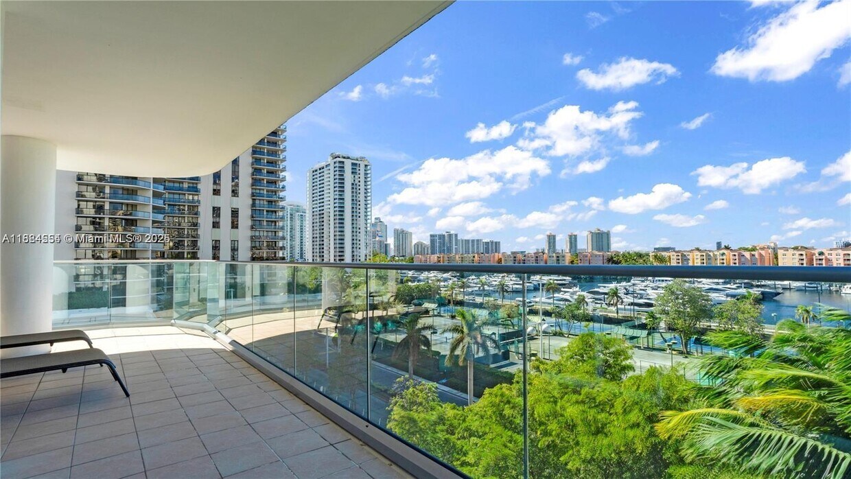 Foto principal - 19707 Turnberry Way