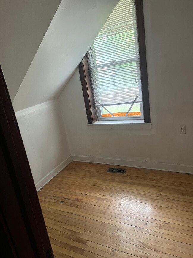 Building Photo - 3130 W 40th Pl