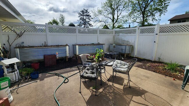 Foto del edificio - 1 bed 1 bath Simple Living- Utilities INCL...