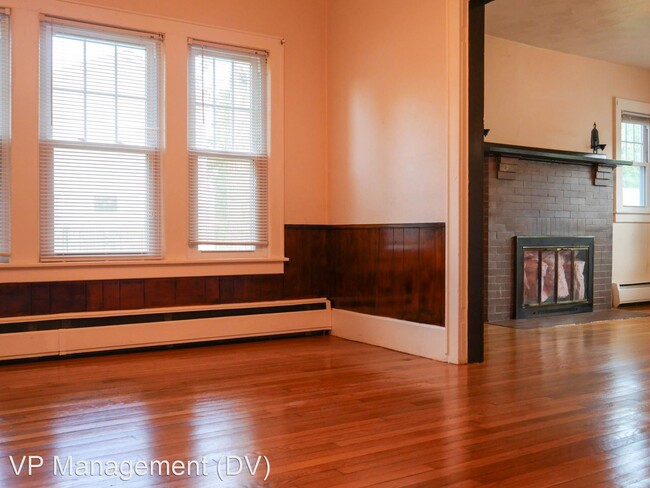 Building Photo - 3 br, 1 bath House - 511 Main St