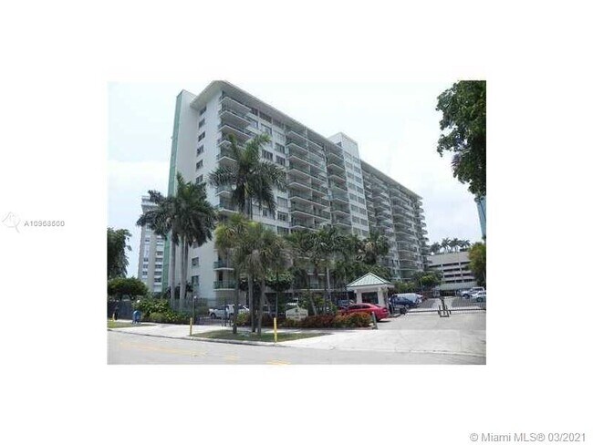 Foto del edificio - 1408 Brickell Bay Dr