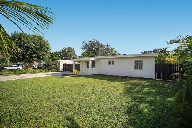 Building Photo - 6511 SW 64th Ct