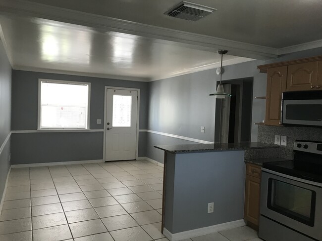 Building Photo - 2/1 first floor condo for rent in Jacksonv...