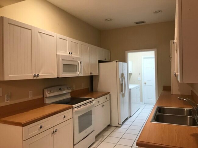 Foto del edificio - 3481 Home Town Ln