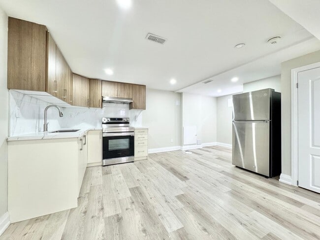 Building Photo - 12 Fernwood Crescent