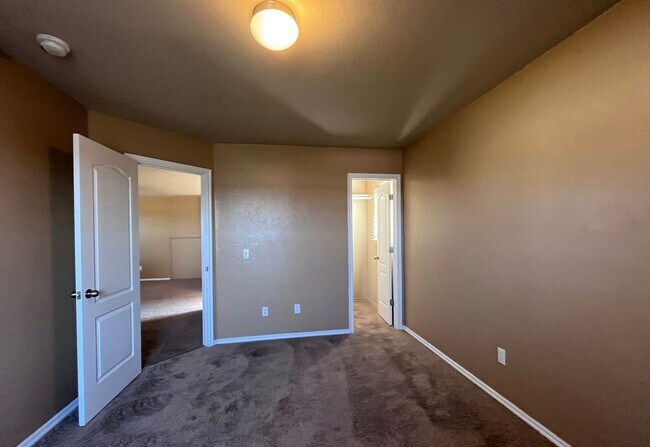 Building Photo - 3 bedrooms 2.5 bath - 2235 square feet