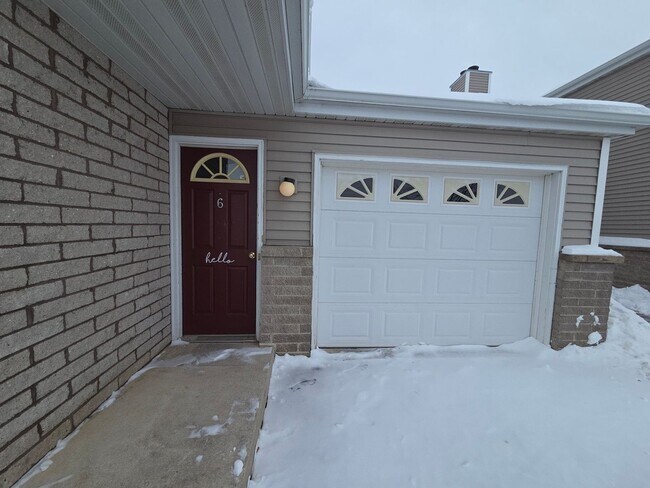 Foto del edificio - Discover your dream Townhome in Manitowoc!