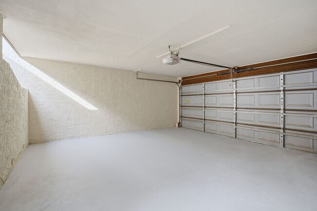Foto del edificio - SINGLE FAMILY HOME.