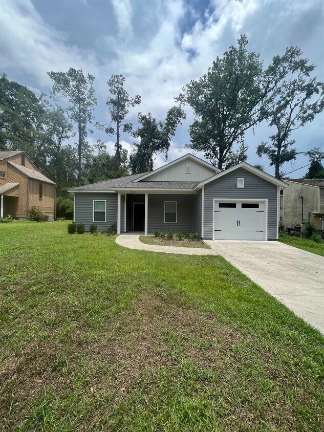 Foto principal - 1561 Live Oak Dr