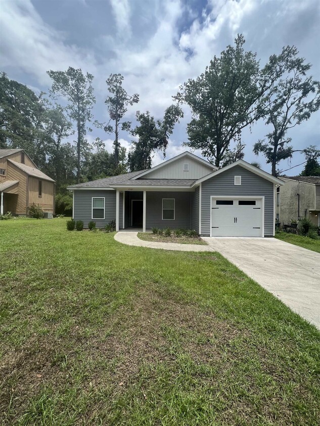 Primary Photo - 1561 Live Oak Dr