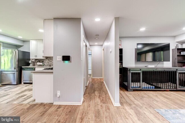 Foto del edificio - 6012 Westchester Park Dr