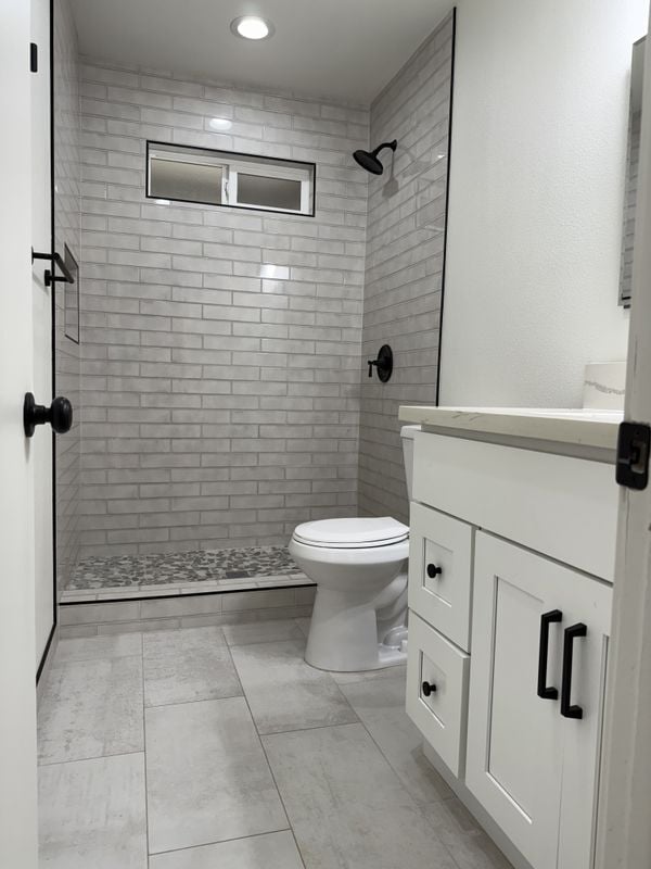 Building Photo - 688 Atchison St