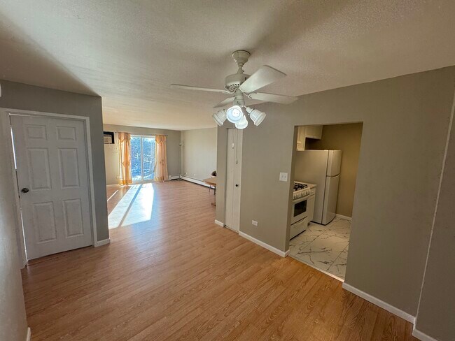 Foto del edificio - 252 Shorewood Dr