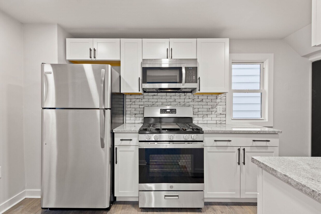 Gorgeous 4 bedroom home in Carrick available May 1! - Gorgeous 4 bedroom home in Carrick available May 1!