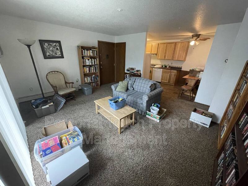 Primary Photo - 320 6th St S