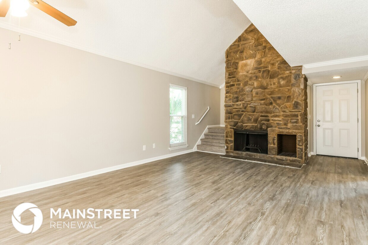 Foto principal - 10258 Lake Pines Rd