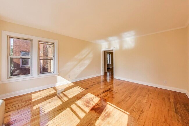Foto del edificio - 5015 N Springfield Ave