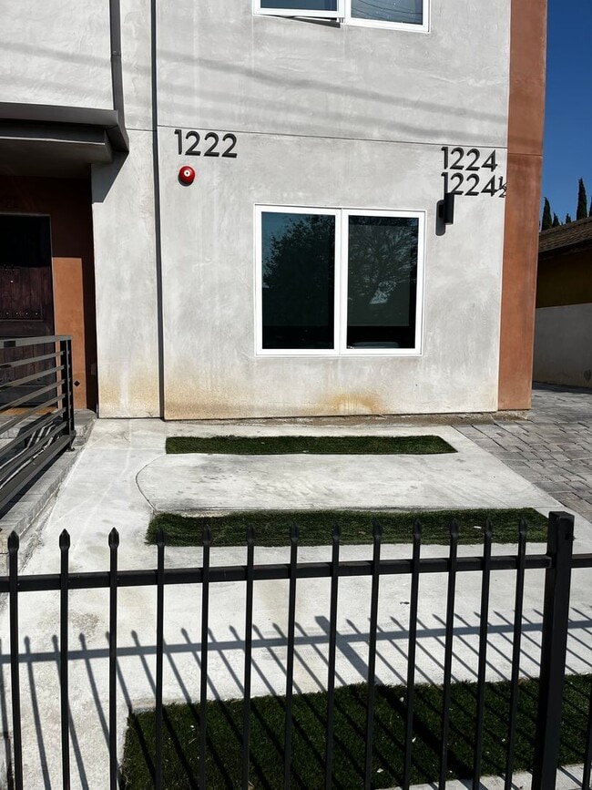 Building Photo - 1222 Alexandria Ave