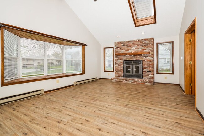 Foto del edificio - Charming 3-Bedroom, 2-Bath Home in Greenwo...
