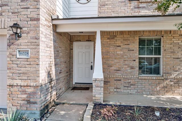 Foto del edificio - 6028 Fantail Dr