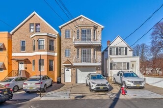 Building Photo - 225 Belvidere Ave