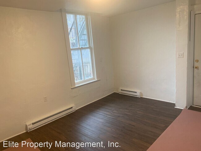 Building Photo - 2 br, 1 bath House - 555 W Philadelphia St...