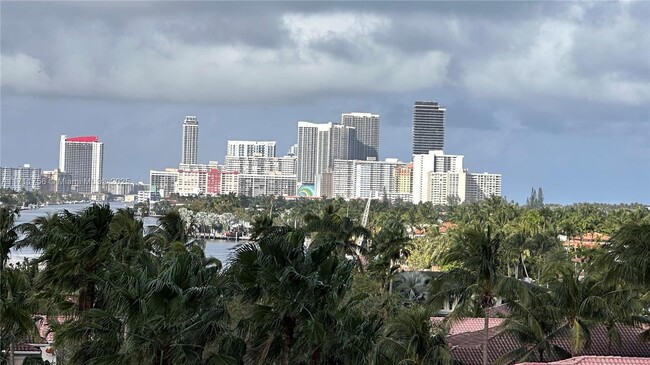 Foto del edificio - 19390 Collins Ave