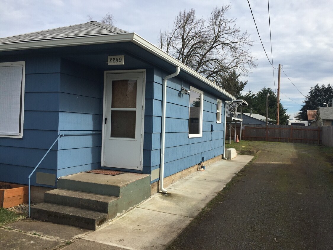 Foto principal - Beautiful 2 Bedroom 1 Bath House