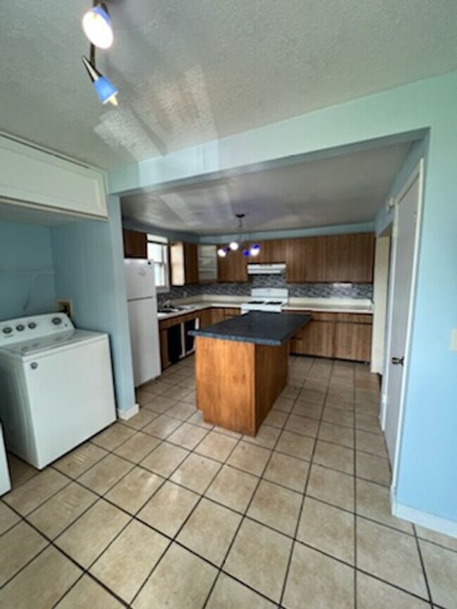 Foto del edificio - 2402 Wilkes Ave. Davenport, IA 52804