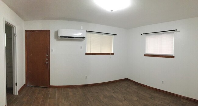 Building Photo - Cozy 1B/1B, Close to Post,