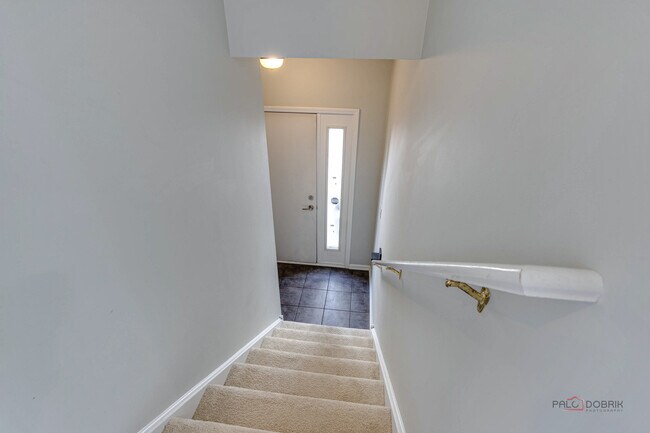 Building Photo - 672 Diamond Pointe Dr