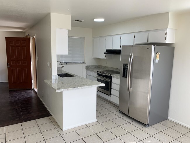 Building Photo - 311 W Blackhawk Dr