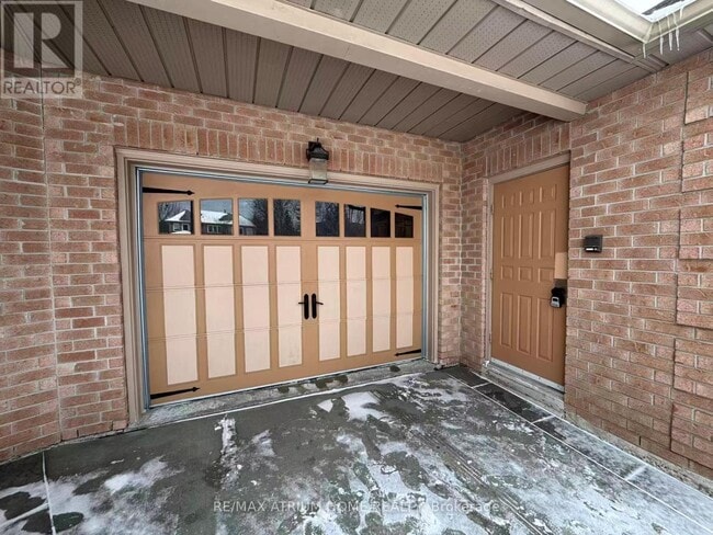 Building Photo - 52 Loring Crescent