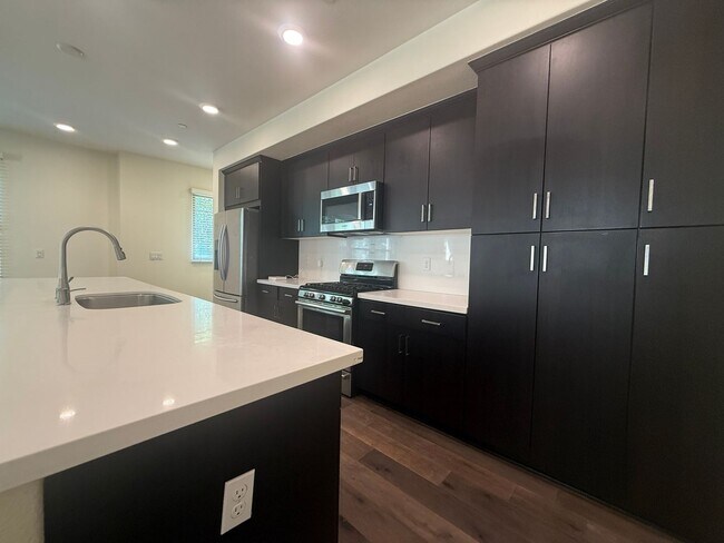 Foto del edificio - Beautiful North San Jose 4 Bedroom in Desirable Orchard Park Community!