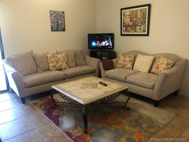 Foto del edificio - 917 NE 199th St