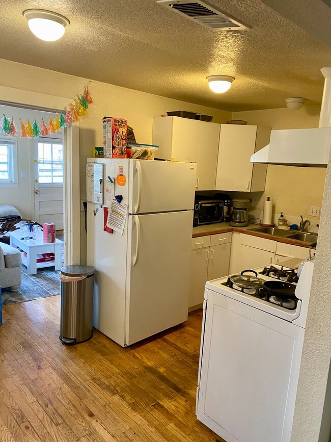 Building Photo - Historic Charm -Located Between CU Campus ...