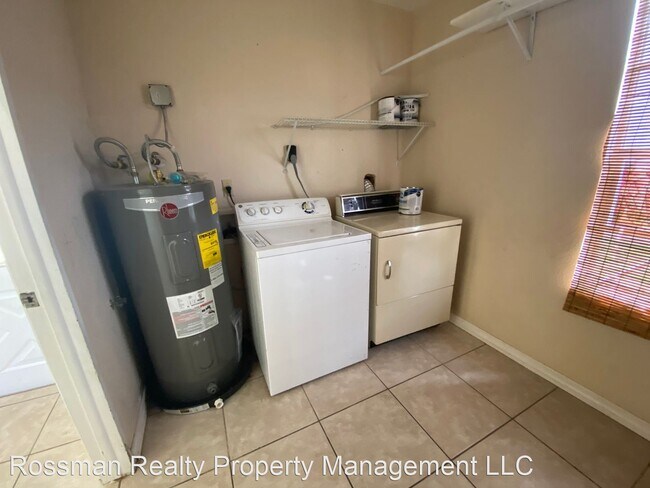 Building Photo - 3 br, 2 bath House - 2535 Ivanhoe St