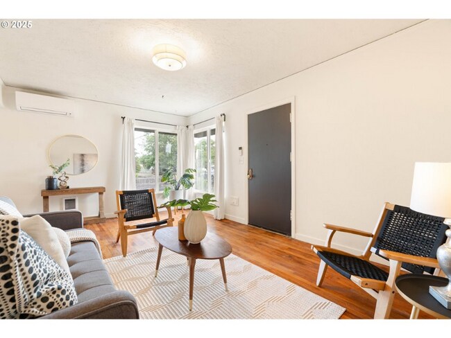 Foto del edificio - 841 NE 77th Ave