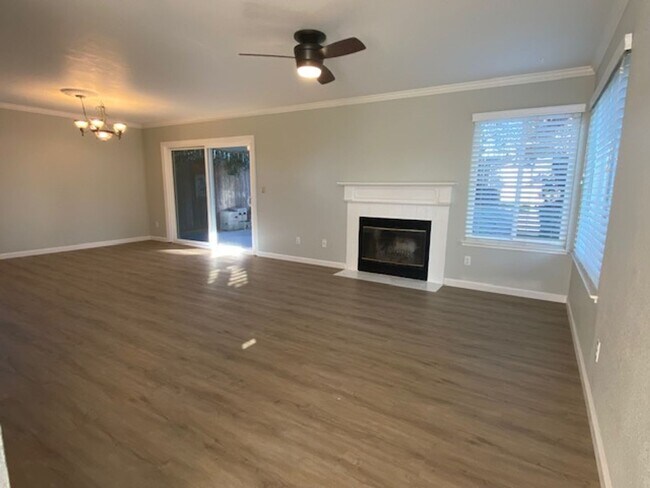 Building Photo - Nice Roseville home