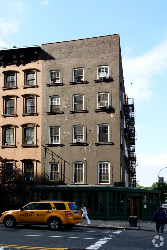 Foto del edificio - 220 Tenth Ave