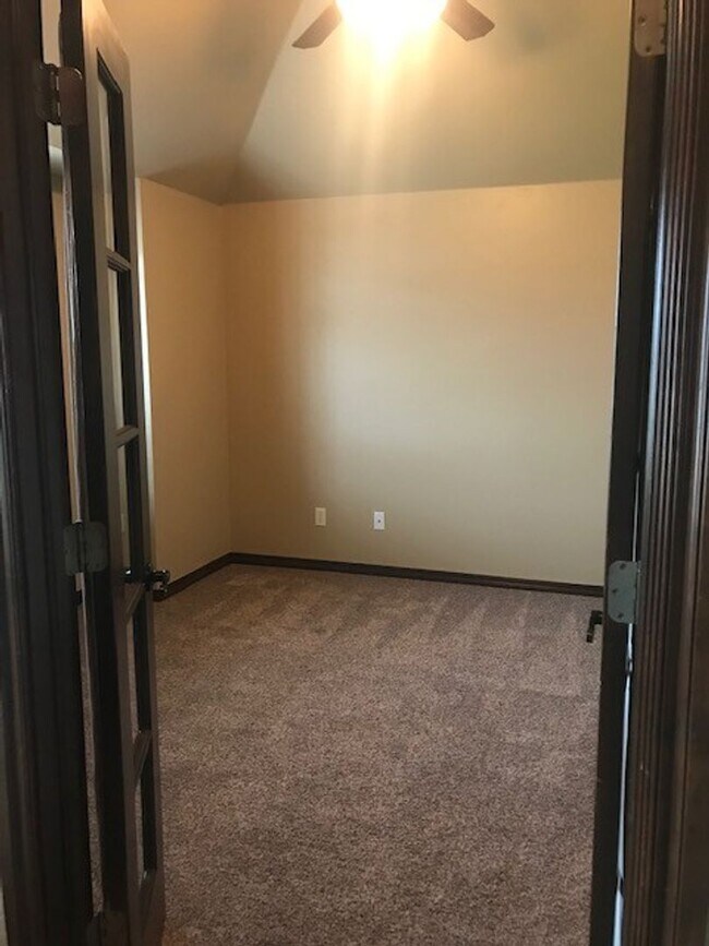 Building Photo - 3 Bed + Office - Edmond North - Spacious Home