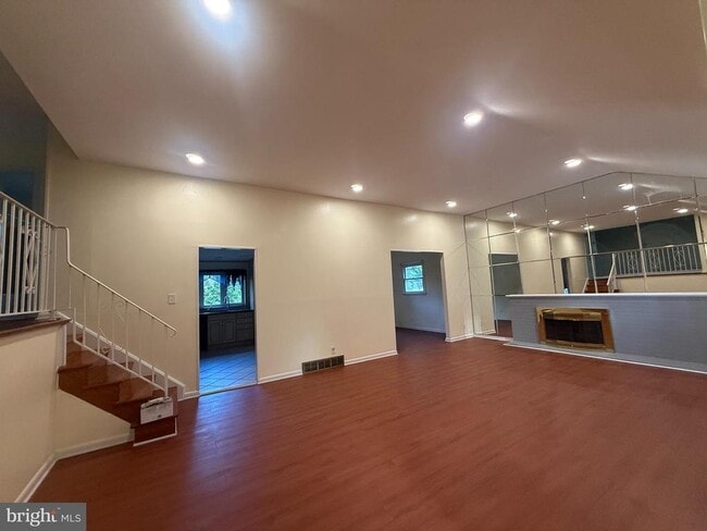 Foto del edificio - 118 Spring House Rd