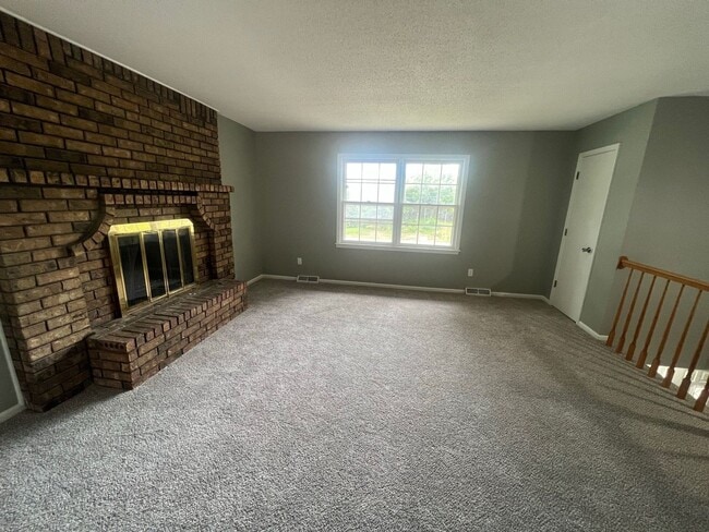 Building Photo - Beautiful Home with Two Living Rooms and Plenty of Outdoor Space