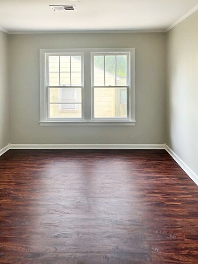 Building Photo - 1305 Turner-Now Pre-Leasing!