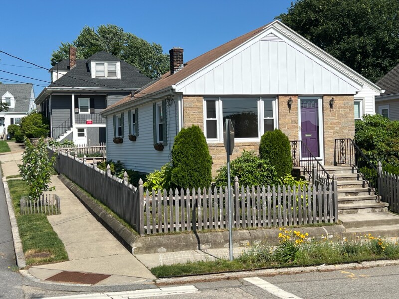 Primary Photo - 341 Jastram St
