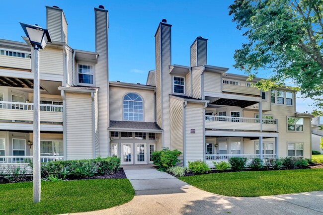 Building Photo - 302 Trinity Ct